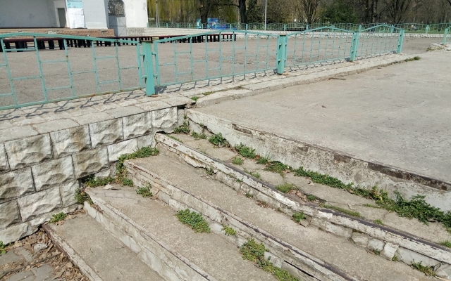 В сети показали масштабы разрушений главного запорожского парка (ФОТО) Фото № 4 В сети показали масштабы разрушений главного запорожского парка (ФОТО) Фото № 4