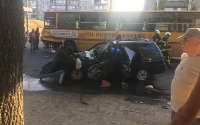 В Запорожье ДТП с пострадавшими с участием автобуса (ФОТО) Фото № 0 В Запорожье ДТП с пострадавшими с участием автобуса (ФОТО) Фото № 0