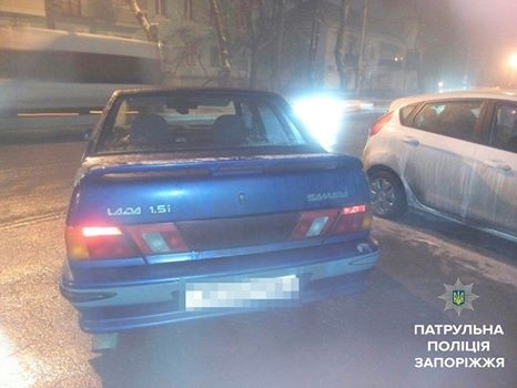 В Запорожье в людном месте водитель размахивал пистолетом Фото № 0 В Запорожье в людном месте водитель размахивал пистолетом Фото № 0