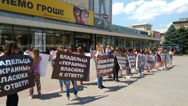 В Запорожье закроют ТЦ В Запорожье закроют ТЦ