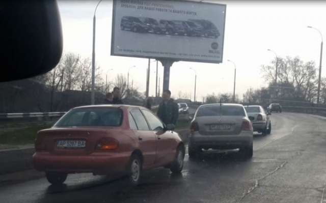 Сегодня в Запорожье из-за тройного ДТП образовалась пробка Фото № 0 Сегодня в Запорожье из-за тройного ДТП образовалась пробка Фото № 0