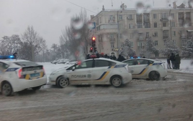 Местных жителей напугала акция Азова в центре Запорожья Фото № 0 Местных жителей напугала акция Азова в центре Запорожья Фото № 0