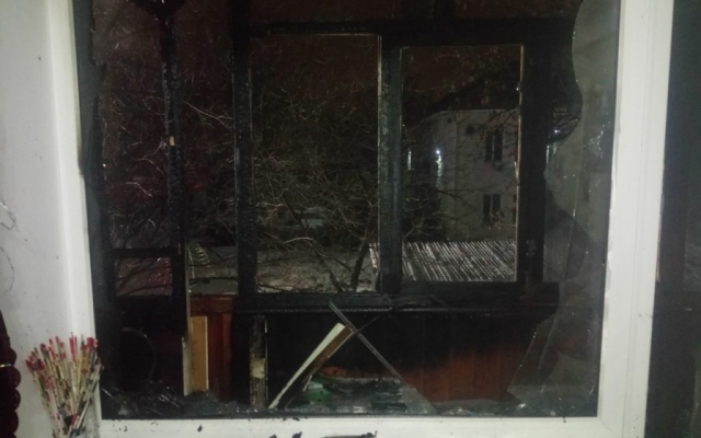 В новогоднюю ночь сгорела квартира в Александровском районе (ФОТО) Фото № 2 В новогоднюю ночь сгорела квартира в Александровском районе (ФОТО) Фото № 2