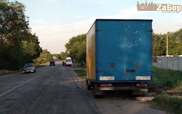 Под Запорожьем четыре автомобиля получили повреждения из-за разбросанных запчастей (ФОТО, ВИДЕО) Фото № 2 Под Запорожьем четыре автомобиля получили повреждения из-за разбросанных запчастей (ФОТО, ВИДЕО) Фото № 2