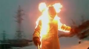 Смотрите: видео, как подросток поджог себя Фото № 0 Смотрите: видео, как подросток поджог себя Фото № 0