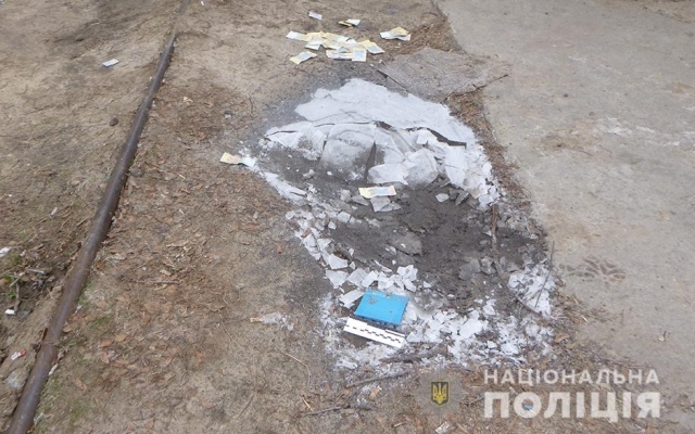 В Запорожской области продавец магазина и прохожий задержали грабителя с оружием (ФОТО, ВИДЕО) Фото № 3 В Запорожской области продавец магазина и прохожий задержали грабителя с оружием (ФОТО, ВИДЕО) Фото № 3