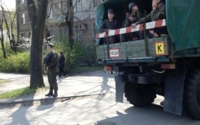 В Запорожье в ДТП попали военные (ФОТО) Фото № 1 В Запорожье в ДТП попали военные (ФОТО) Фото № 1
