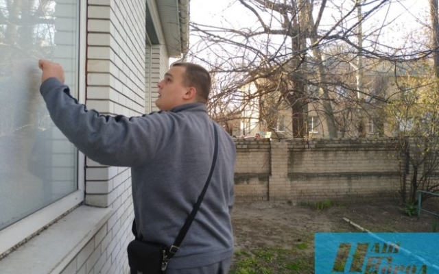 В Запорожской области подкуп избирателей: Под дверью офиса БПП В Запорожской области подкуп избирателей: Под дверью офиса БПП