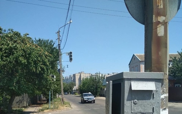 Вандалы оставили город без светофора (ФОТО) Фото № 2 Вандалы оставили город без светофора (ФОТО) Фото № 2