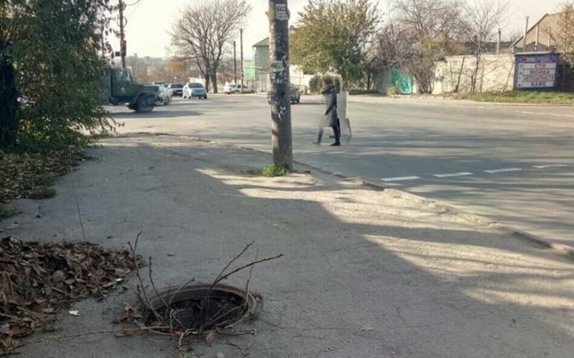 Без люков: В Запорожье ребенок упал в канализацию (ФОТО) Фото № 0 Без люков: В Запорожье ребенок упал в канализацию (ФОТО) Фото № 0