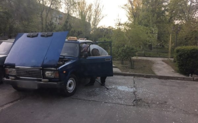 Неприятный сюрприз: Неизвестные выбили стекла в припаркованных машинах Фото № 0 Неприятный сюрприз: Неизвестные выбили стекла в припаркованных машинах Фото № 0