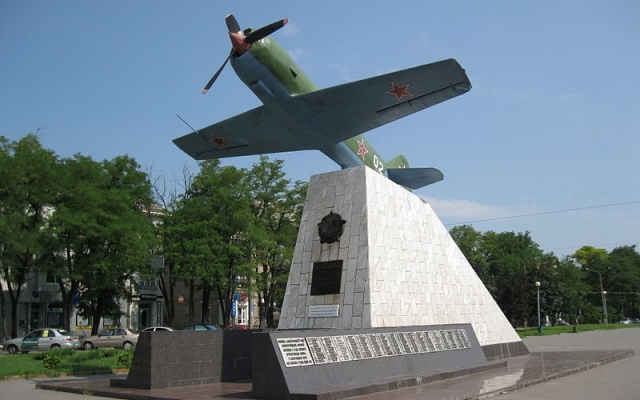 В Запорожье парень упал с памятника, делая селфи: Мама умоляет помочь всех неравнодушных (ФОТО) Фото № 0 В Запорожье парень упал с памятника, делая селфи: Мама умоляет помочь всех неравнодушных (ФОТО) Фото № 0