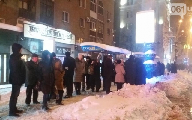Запорожцы не могут уехать домой (ФОТО) Фото № 1 Запорожцы не могут уехать домой (ФОТО) Фото № 1