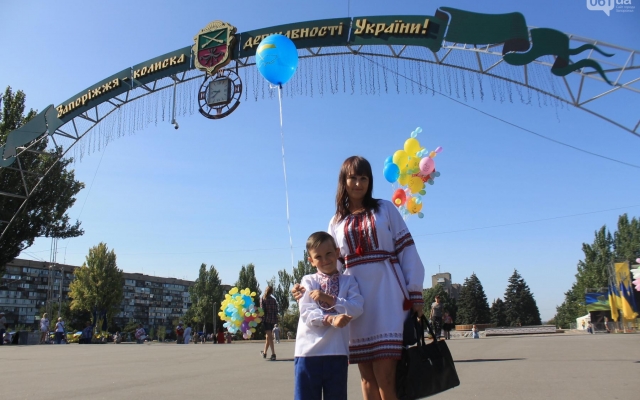 В сети опубликовали яркие фотоснимки известных запорожцев в вышиванках Фото № 9 В сети опубликовали яркие фотоснимки известных запорожцев в вышиванках Фото № 9