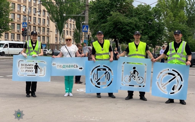Фотофакт: В Запорожье появились предупреждающие надписи Фото № 2 Фотофакт: В Запорожье появились предупреждающие надписи Фото № 2