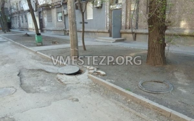 В Запорожье по частям разбирают канализационные люки (ФОТО) Фото № 0 В Запорожье по частям разбирают канализационные люки (ФОТО) Фото № 0