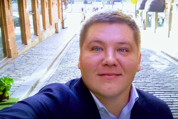 В Запорожье средь бела дня напали на главу политсилы Фото № 0 В Запорожье средь бела дня напали на главу политсилы Фото № 0