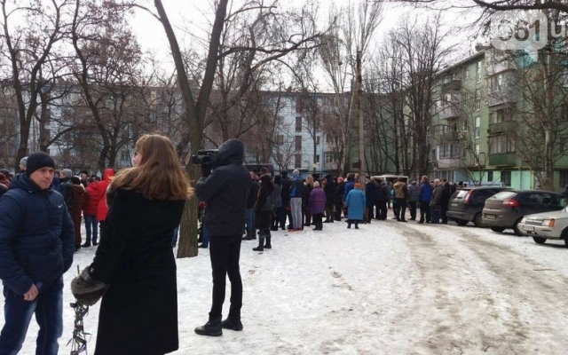 Сегодня несколько сотен запорожцев прощались с Сегодня несколько сотен запорожцев прощались с