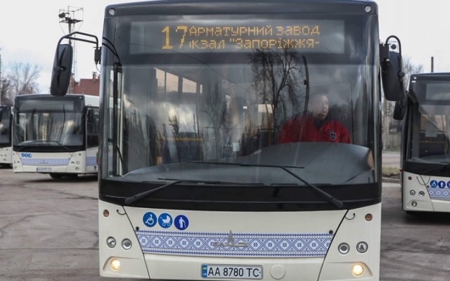 Вандализм в Запорожье: Неизвестные побили стекла в общественном транспорте Фото № 0 Вандализм в Запорожье: Неизвестные побили стекла в общественном транспорте Фото № 0