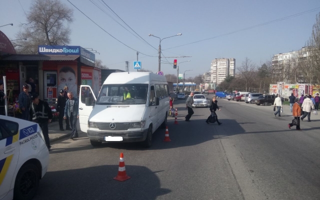 Сегодня утром маршрутка сбила 7-летнего школьника (ФОТО) Фото № 4 Сегодня утром маршрутка сбила 7-летнего школьника (ФОТО) Фото № 4