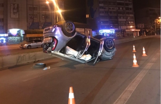 Автомобиль лежал на крыше: Стали известны подробности ночной аварии в Запорожье (ФОТО) Фото № 2 Автомобиль лежал на крыше: Стали известны подробности ночной аварии в Запорожье (ФОТО) Фото № 2