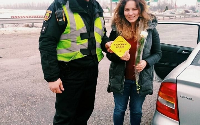 В Запорожье патрульная полиция останавливала водителей, но не для штрафов (ФОТО) Фото № 2 В Запорожье патрульная полиция останавливала водителей, но не для штрафов (ФОТО) Фото № 2