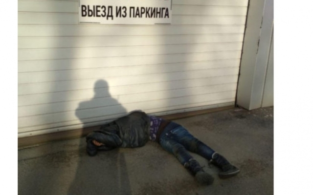 В Запорожье около подземной парковки нашли бездыханное тело женщины (ФОТО 18+) Фото № 0 В Запорожье около подземной парковки нашли бездыханное тело женщины (ФОТО 18+) Фото № 0