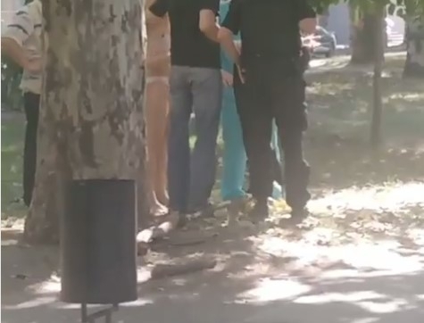 В Запорожье задержана девушка, которая без одежды расхаживала по городу (ВИДЕО) Фото № 0 В Запорожье задержана девушка, которая без одежды расхаживала по городу (ВИДЕО) Фото № 0