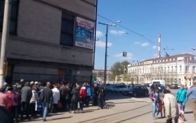 В день выборов запорожцам раздавали пакеты с едой Фото № 0 В день выборов запорожцам раздавали пакеты с едой Фото № 0