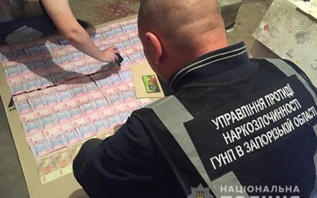 В Запорожье у наркодиллеров обнаружили 12 миллионов гривен и 7 килограмм наркотиков (ФОТО) Фото № 2 В Запорожье у наркодиллеров обнаружили 12 миллионов гривен и 7 килограмм наркотиков (ФОТО) Фото № 2