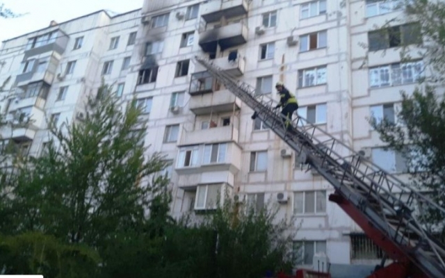 Из запорожской многоэтажки эвакуировали жителей (ФОТО) Фото № 1 Из запорожской многоэтажки эвакуировали жителей (ФОТО) Фото № 1