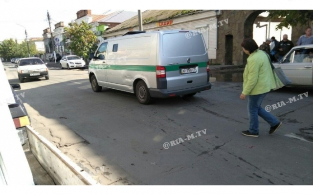 «Москвич» в Мелитополе задел инкассаторов (ФОТО) Фото № 0 «Москвич» в Мелитополе задел инкассаторов (ФОТО) Фото № 0