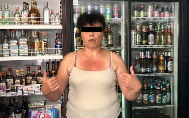 В Запорожье владельцы магазина избили ребенка, который клеил объявления Фото № 0 В Запорожье владельцы магазина избили ребенка, который клеил объявления Фото № 0