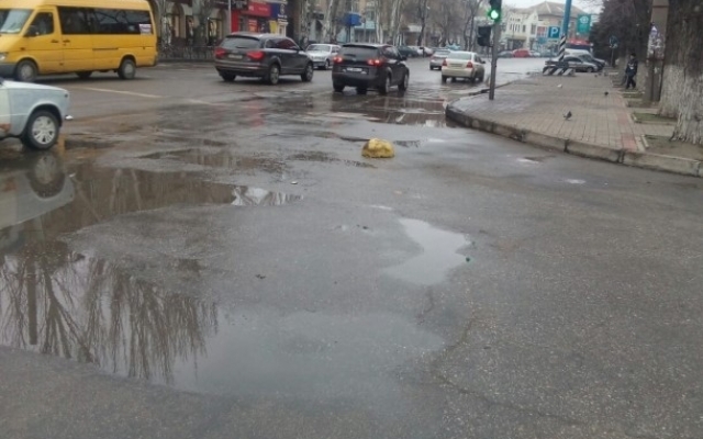 Автогонщикам бетонный ограничитель не помеха Фото № 0 Автогонщикам бетонный ограничитель не помеха Фото № 0