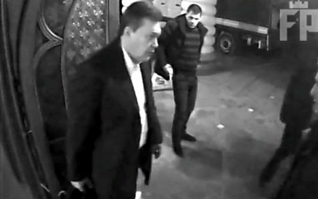 Неожиданный поворот: Янукович бежал в Россию из Запорожья (ФОТО) Фото № 1 Неожиданный поворот: Янукович бежал в Россию из Запорожья (ФОТО) Фото № 1
