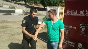 В Запорожье на Фестивале еды патрульные провели мастер-класс по самообороне Фото № 0 В Запорожье на Фестивале еды патрульные провели мастер-класс по самообороне Фото № 0