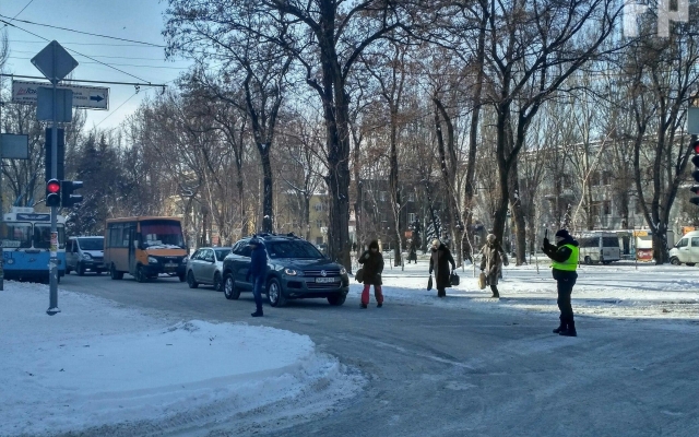В центре Запорожья образовалась пробка Фото № 5 В центре Запорожья образовалась пробка Фото № 5
