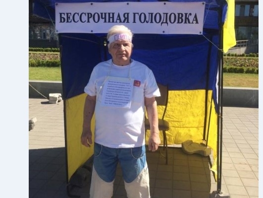 Под стенами ЗОГА запорожец устроил бессрочную голодовку (ФОТО) Фото № 0 Под стенами ЗОГА запорожец устроил бессрочную голодовку (ФОТО) Фото № 0