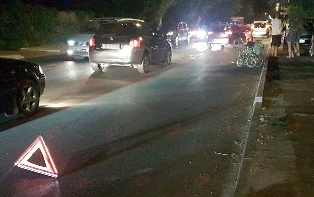 Мужчина на инвалидной коляске попал под колеса автомобиля Фото № 1 Мужчина на инвалидной коляске попал под колеса автомобиля Фото № 1