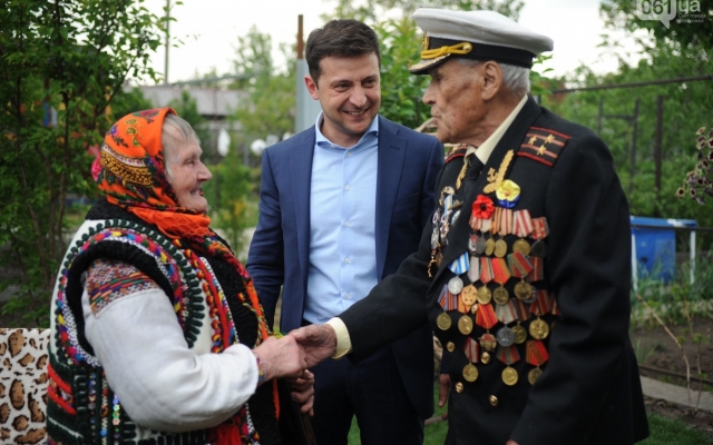 Владимир Зеленский побывал с неофициальным визитом в Запорожье (ФОТО) Фото № 3 Владимир Зеленский побывал с неофициальным визитом в Запорожье (ФОТО) Фото № 3