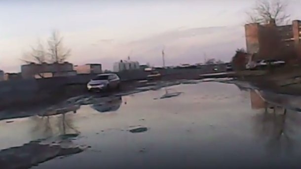 Запорожцам показали дорогу, которая ужасает водителей (ВИДЕО) Фото № 1 Запорожцам показали дорогу, которая ужасает водителей (ВИДЕО) Фото № 1