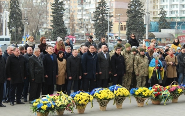 В Запорожье почтили память Героев Небесной сотни (ФОТОРЕПОРТАЖ) Фото № 0 В Запорожье почтили память Героев Небесной сотни (ФОТОРЕПОРТАЖ) Фото № 0