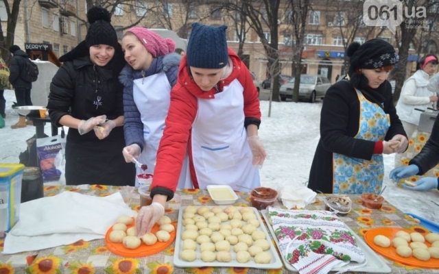 Опубликованы фото с сегодняшней волонтерской ярмарки Фото № 10 Опубликованы фото с сегодняшней волонтерской ярмарки Фото № 10