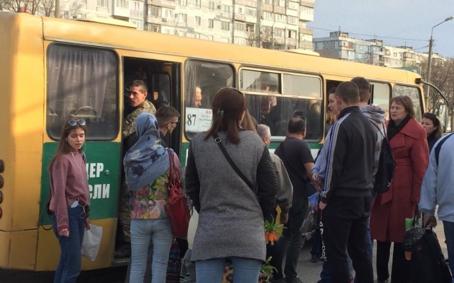 ЧП в Хортицком районе: Запорожцы не могут добраться в город (ФОТО) Фото № 2 ЧП в Хортицком районе: Запорожцы не могут добраться в город (ФОТО) Фото № 2