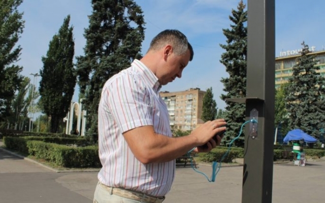 В Запорожье на остановке теперь можно зарядить телефон и воспользоваться интернетом (ФОТО) Фото № 1 В Запорожье на остановке теперь можно зарядить телефон и воспользоваться интернетом (ФОТО) Фото № 1