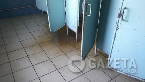 В центре города запорожцы живут в ужасных условиях (ФОТО) Фото № 2 В центре города запорожцы живут в ужасных условиях (ФОТО) Фото № 2