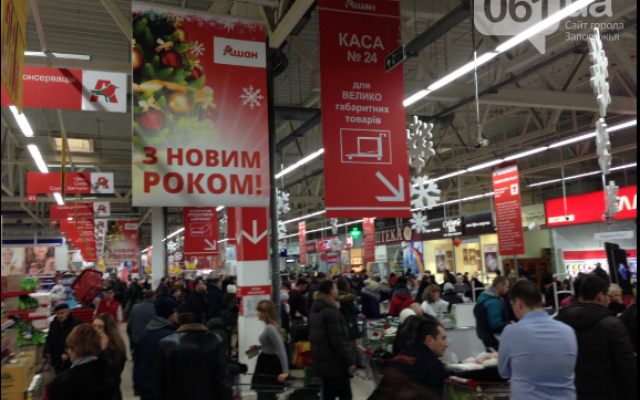Ажиотаж и бесконечные очереди: В сети появились фото сегодняшних супермаркетов Фото № 1 Ажиотаж и бесконечные очереди: В сети появились фото сегодняшних супермаркетов Фото № 1