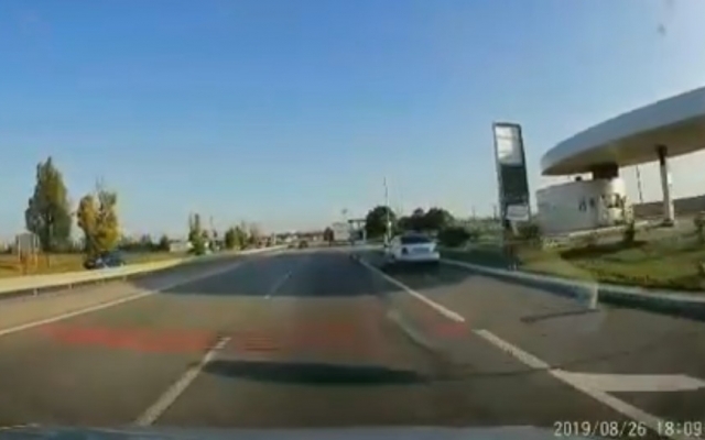 В Запорожье водитель BMW убегал от полиции и протаранил конструкцию заправки (ВИДЕО) Фото № 0 В Запорожье водитель BMW убегал от полиции и протаранил конструкцию заправки (ВИДЕО) Фото № 0