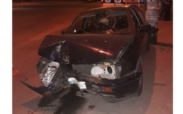 В Запорожье Volkswagen врезался в столб электроопоры (ФОТО) Фото № 2 В Запорожье Volkswagen врезался в столб электроопоры (ФОТО) Фото № 2