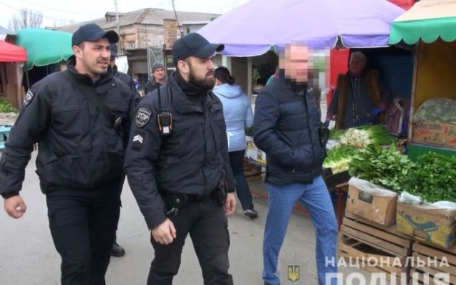 Запорожские копы проверили рынки города (ФОТО, ВИДЕО) Фото № 0 Запорожские копы проверили рынки города (ФОТО, ВИДЕО) Фото № 0